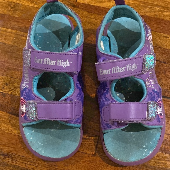 Girls Ever After High Rebels open toe Velcro sandals - Picture 2 of 11